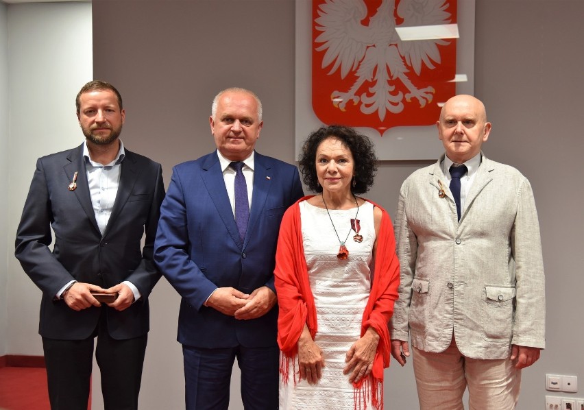 Beata Chorażykiewicz oraz Artur Nełkowski (z lewej) i Leszek...