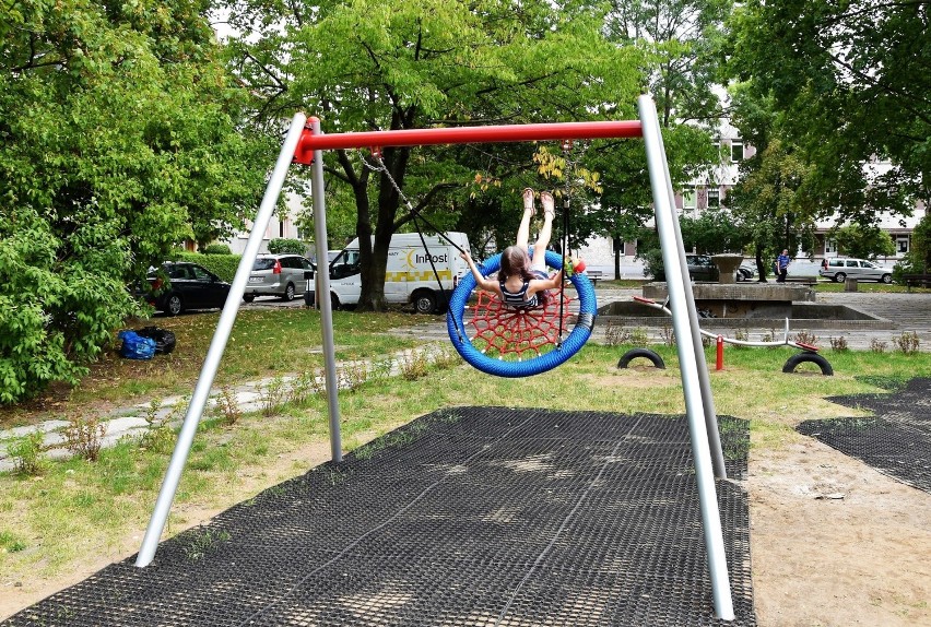 Nowy plac zabaw w Opolu powstał na terenie u zbiegu ulic...