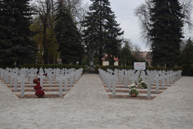 Zakończono remont kwatery wojennej na cmentarzu w Łęczycy