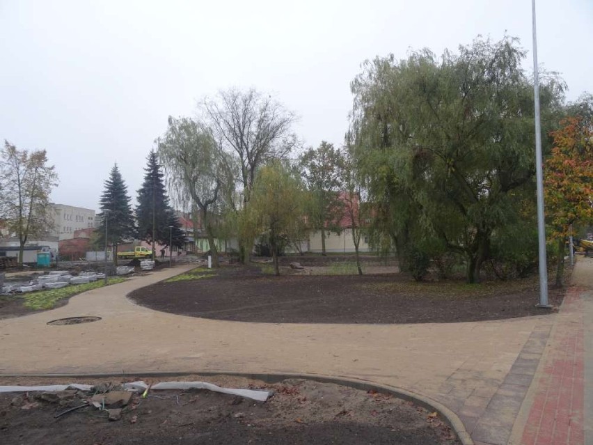 Inwestycje w  Chodzieży: Park Ostrowskiego wygląda coraz...