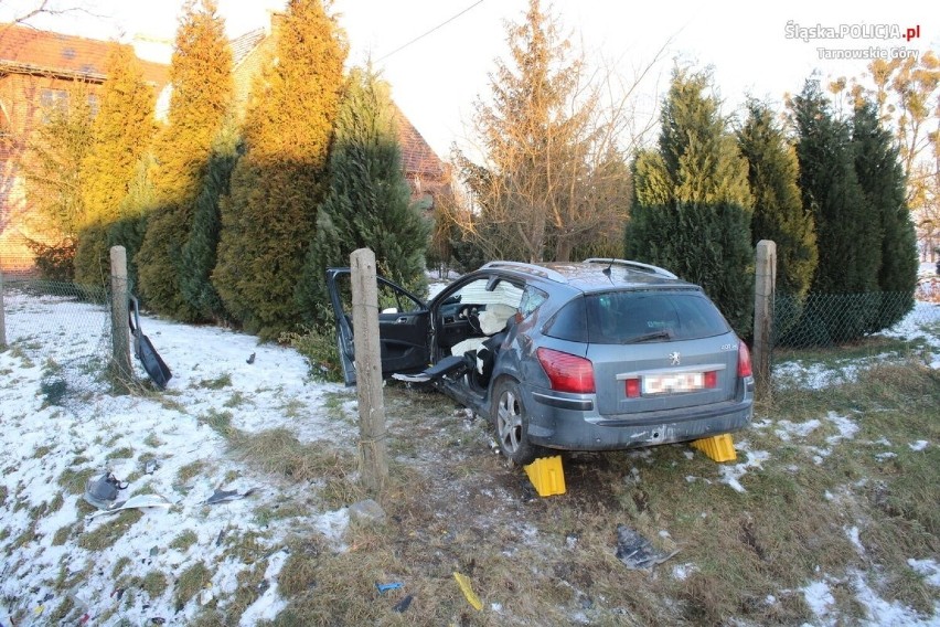 W wyniku wypadku dwie osoby trafiły do szpitala