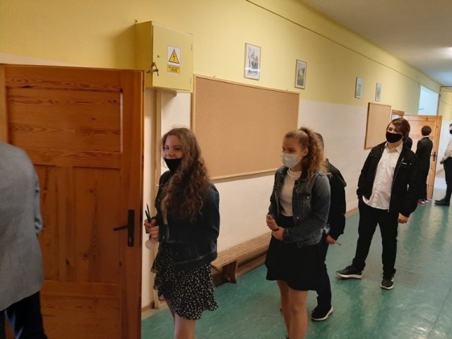 W Szkole Podstawowej numer 1 w Sandomierzu,  do egzaminu końcowego przystąpiło 52 uczniów.