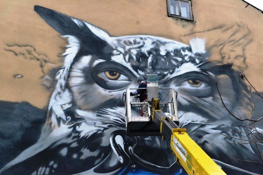 Nowy mural w Bielsku-Białej to „Wierzba” na ścianie kamienicy przy ul. 1 Maja