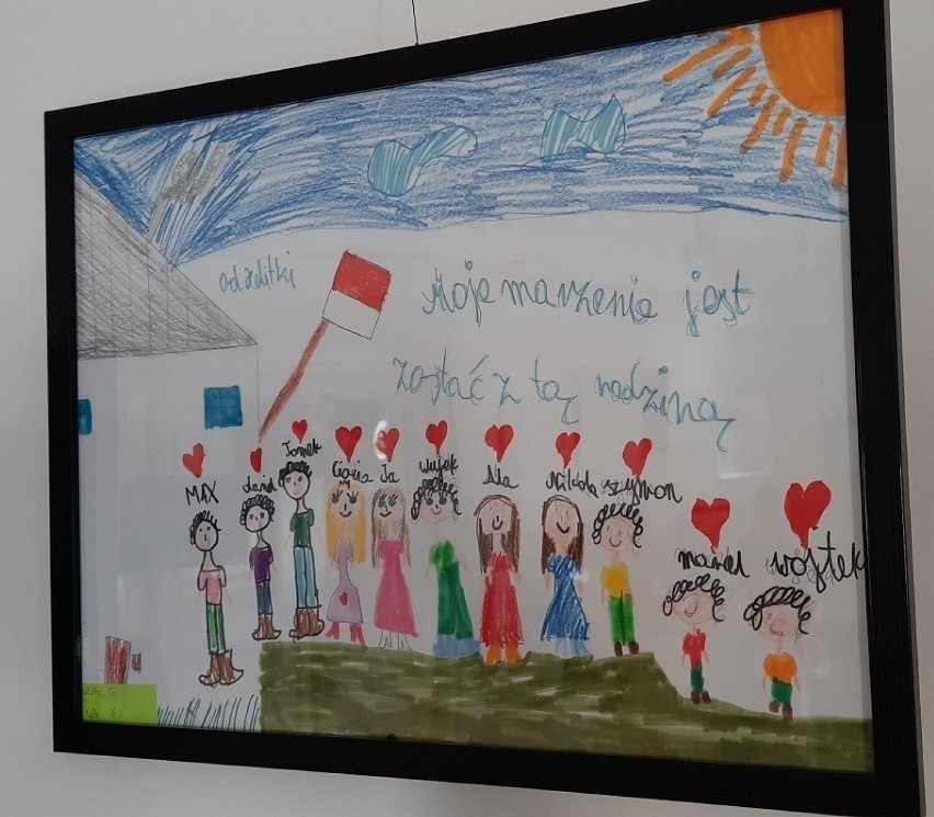„Moje największe marzenie” to wystawa prac plastycznych dzieci przebywających w pieczy zastępczej w Radomiu 