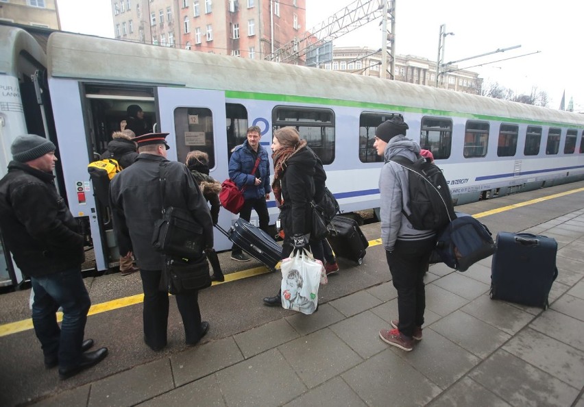 Wykolejone wagony i kilku godzinne opóźnienia pociągów do Szczecina