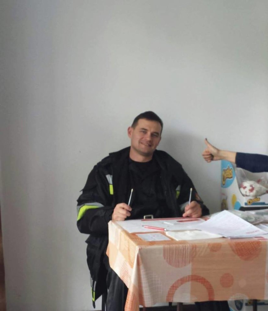Manewry straży pożarnych z powiatu sieradzkiego odbyły się w Strumianach. Szukano i dawców szpiku