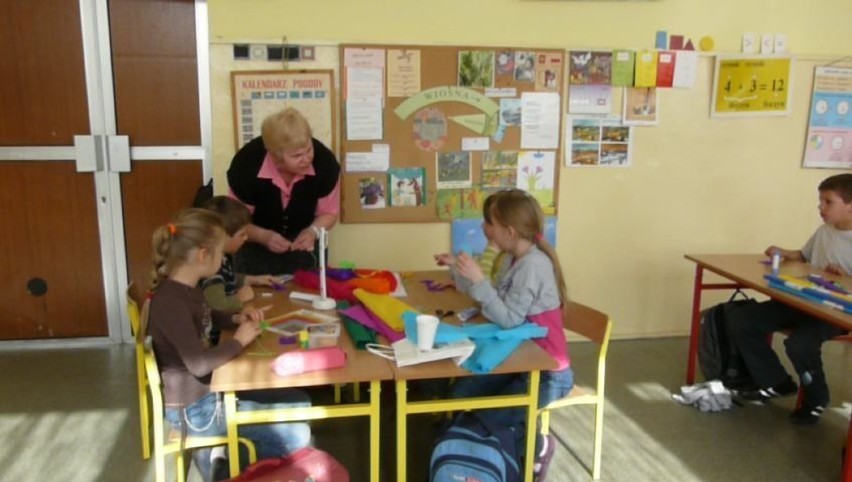 Praca w zespołach pod fachową opieką pani Doroty.Fot.Justyna...