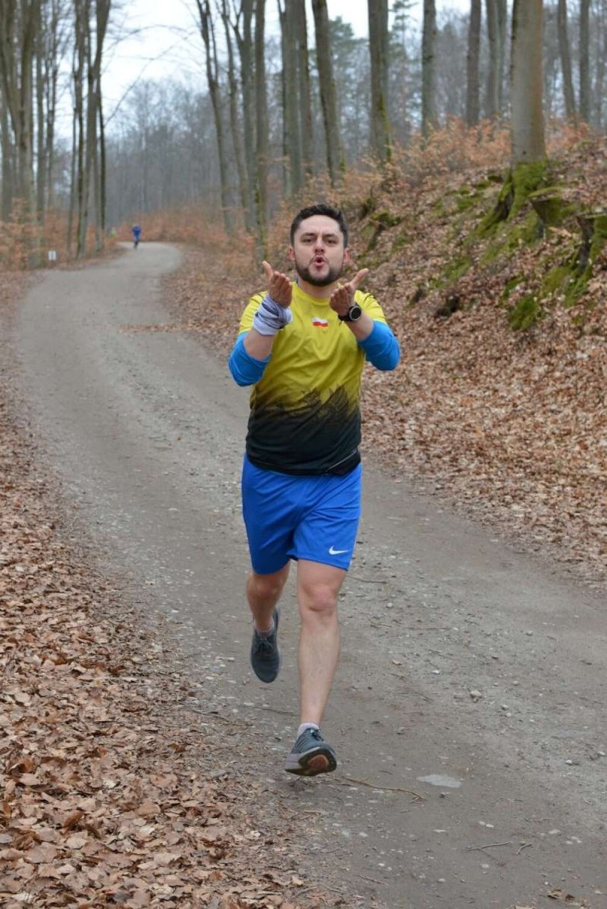 Parkrun Rezerwat Strzelnica Kościerzyna. Uczestnicy świętowali Dzień Jedności Kaszubów