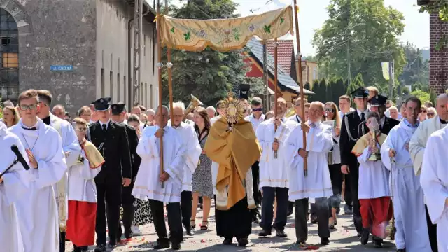 Setki parafian wzięły udział w procesji Bożego Ciała w Parafii Wniebowzięcia NMP w Bolszewie