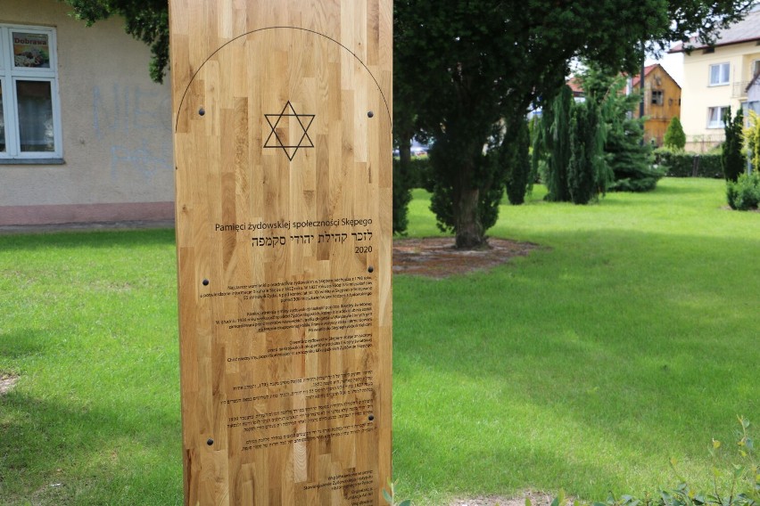 Ostatnia, trzecia tablica upamiętniająca Żydów ze Skępego...