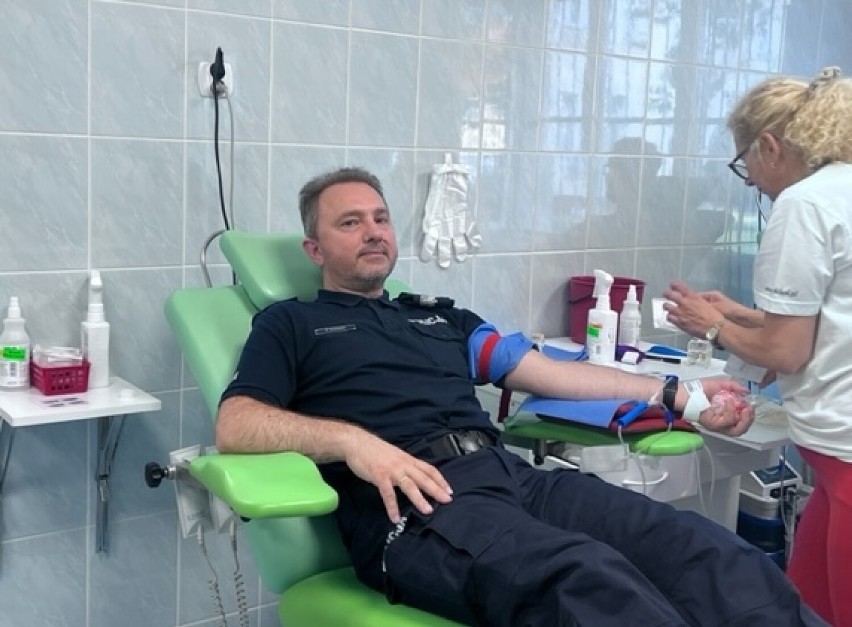 Klub "Kropelka Życia": Policjanci oddają krew dla ratowania życia