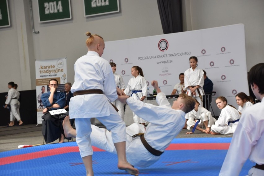 Ponad 230 zawodników karate pojawiło się na sobotnim (7...