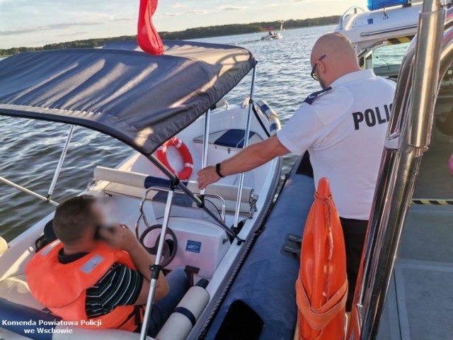 Policyjne patrole na Jeziorze Sławskim