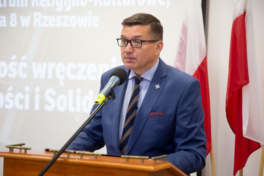 W imieniu Prezydenta RP Mateusz Szpytma wręczył dziś "Krzyże Wolności i Solidarności" ponad dwudziestu dawnym działaczom opozycyjnym [FOTO]