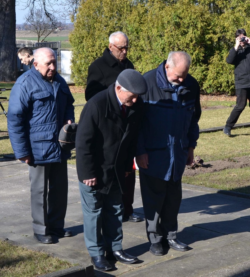 70 rocznica zdobycia Malborka. Kwiaty na cmentarzu radzieckim [ZDJĘCIA, WIDEO]