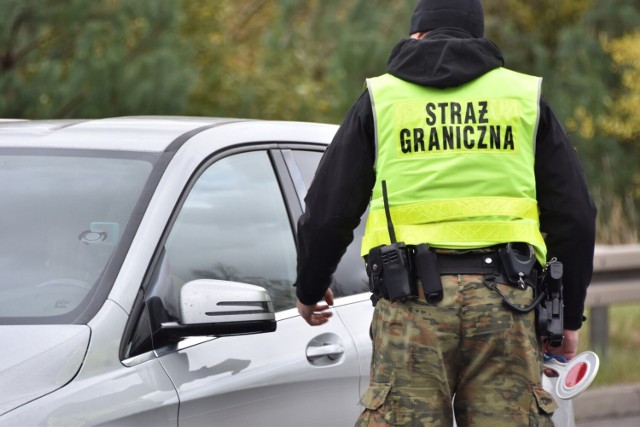 Funkcjonariusze Nadodrzańskiego Oddziału Straży Granicznej zatrzymali w Gubinie pięciu Syryjczyków, przewożonych przez obywatela Ukrainy.