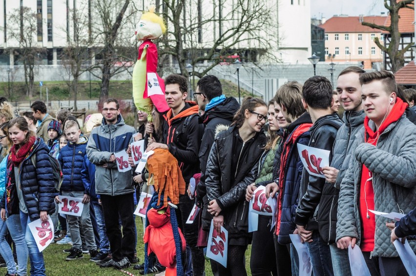 W happeningu wzięli udział uczniowie bydgoskich szkół,...