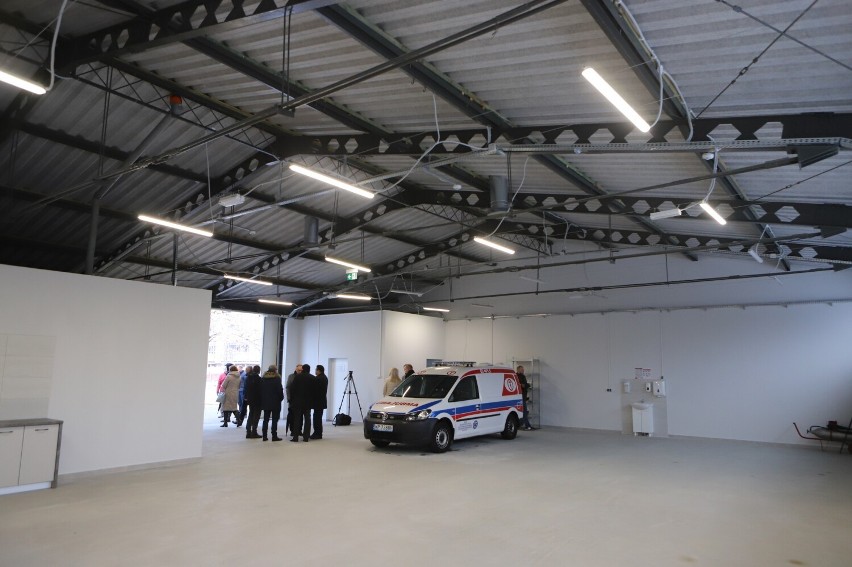 Pogotowie Płock. Nowy garaż dla płockich ratowników. Osiem miejsc dla ambulansów. Dofinansowanie z budżetu mazowsza