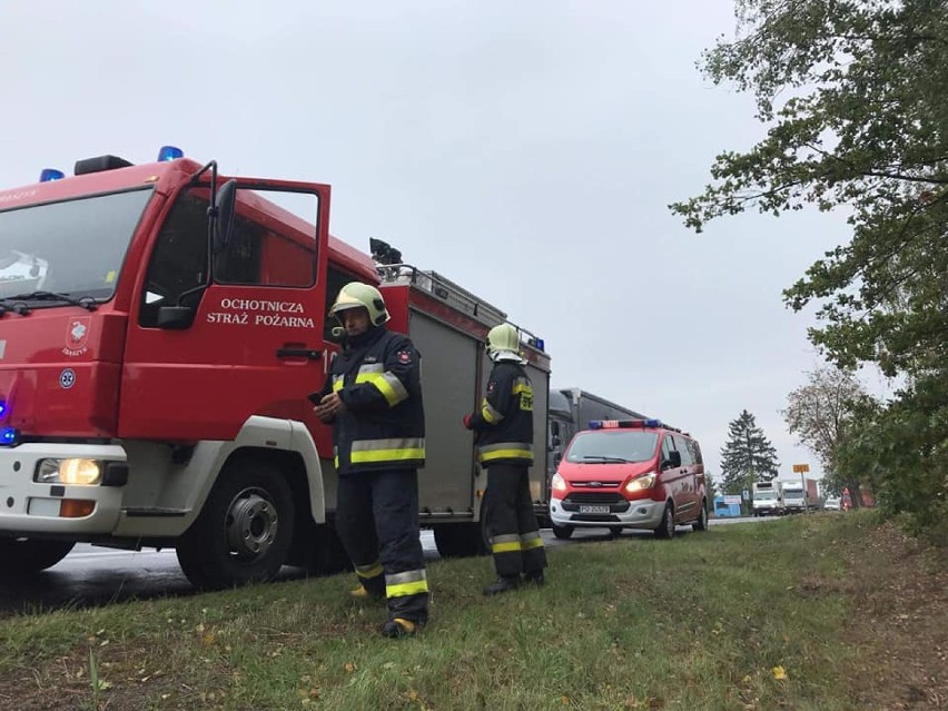 Poważny wypadek pod Zbąszyniem. Jaguar zderzył się z VW