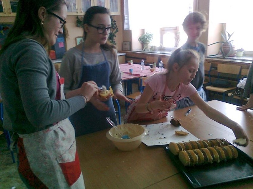 Gimnazjum nr 3 w Malborku. Młodzież uczyła się piec ciasta