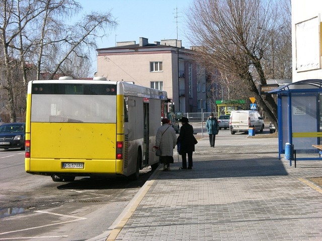 Pan Jan wsiadł do "jedynki" na ulicy Zawadzkiego