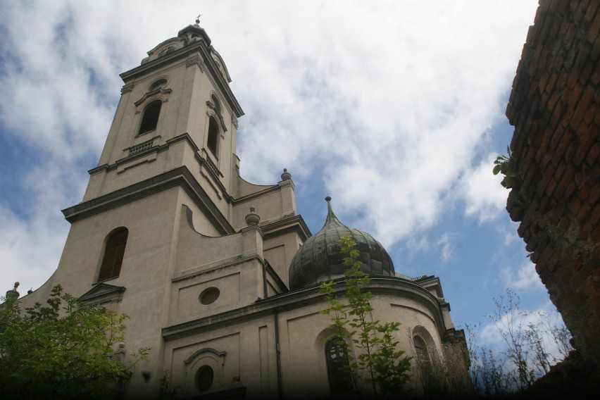 Krzanowice: Pod kościołem św. Wacława umacniają skarpę,...
