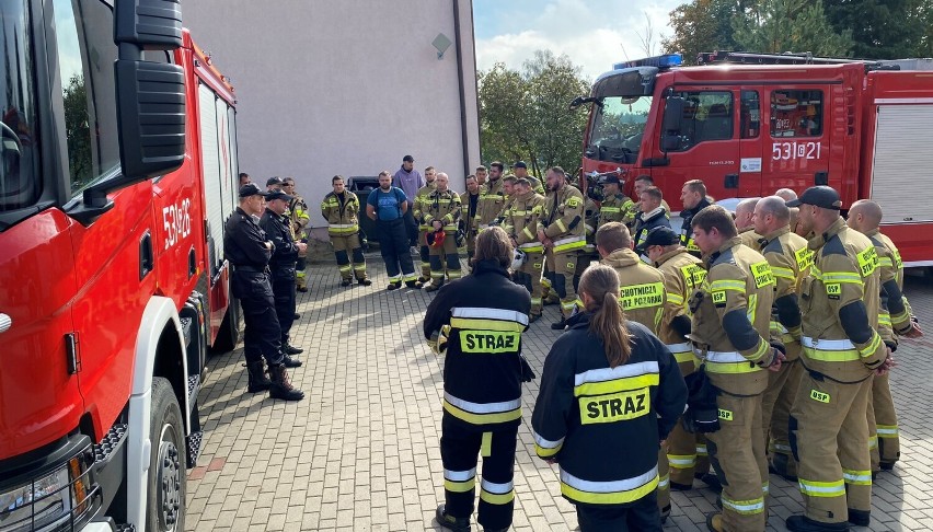 Pożar szkoły w Mikołajkach Pomorskich. Trzeba było ewakuować obiekt. ZDJĘCIA
