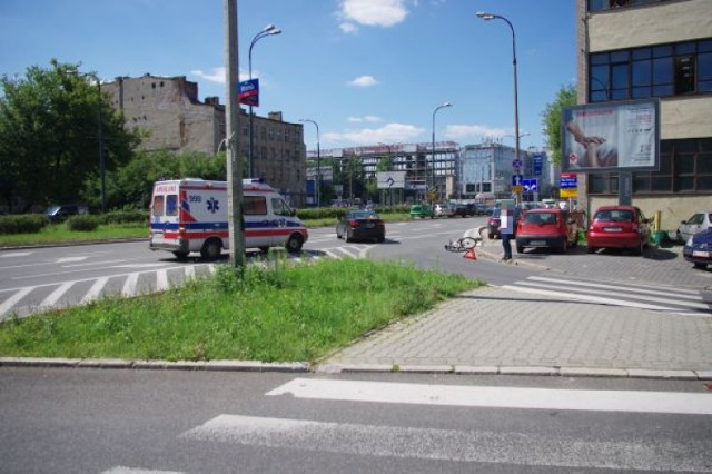 Samochód potrącił rowerzystę na Prostej. Mężczyzna trafił do szpitala