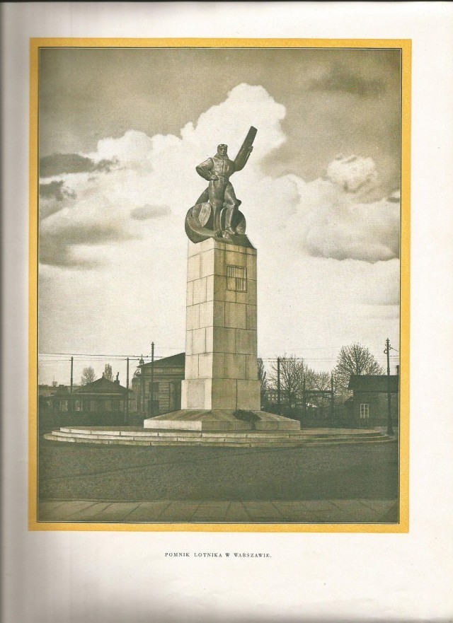 Pomnik Lotnika stojący na placu Unii Lubelskiej w Warszawie. Rok 1933.