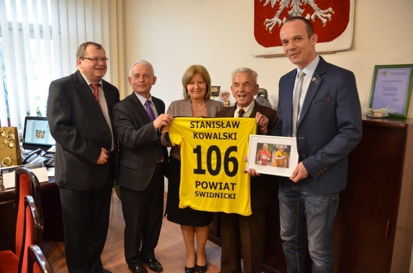 Najstarszy biegacz świata! Stanisław Kowalski ze Świdnicy obchodził 106. urodziny 