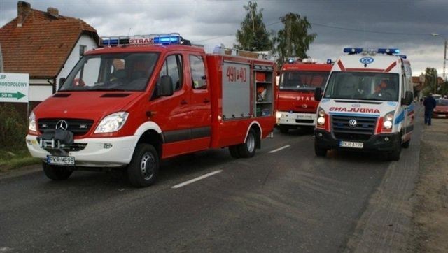 Wypadek na Zdunowskiej w Krotoszynie: jedna osoba ranna po czołowym zderzeniu toyoty z oplem ZDJĘCIA