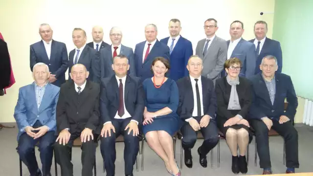 II sesja Rady Miejskiej w Poddębicach. Radni obsadzili komisje. Ile w obecnej kadencji zarobi burmistrz Poddębic? Sprawdź klikając w kolejne ze zdjęć galerii