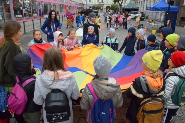 Mnóstwo atrakcji czekało na dzieci na ulicy Staszica w Kielcach w środę, 22 września w związku z obchodami Światowego Dnia bez Samochodu.