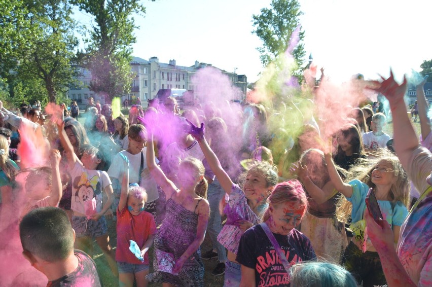 Kolor Fest - Dzień Kolorów w Piotrkowie przy mediatece na...