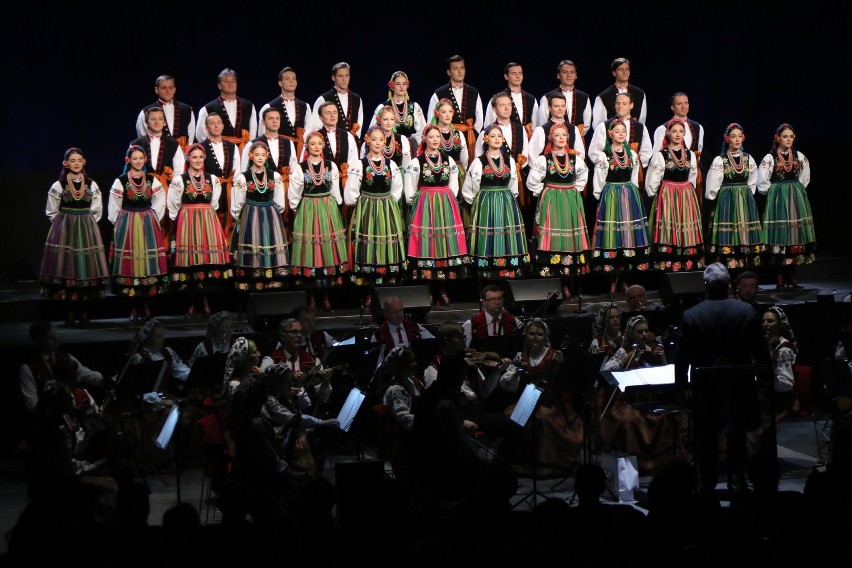 Zespół Mazowsze wystąpił w Kielcach z okazji 100 -lecia niepodległości Polski (WIDEO, zdjęcia)