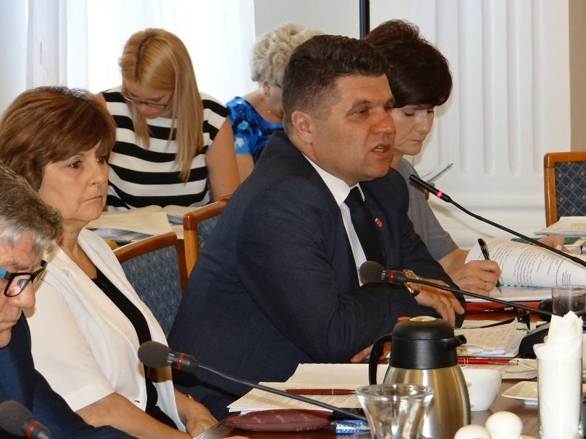 Burmistrz Wielunia pozytywnie rozliczony z wykonania budżetu w 2016 r. 