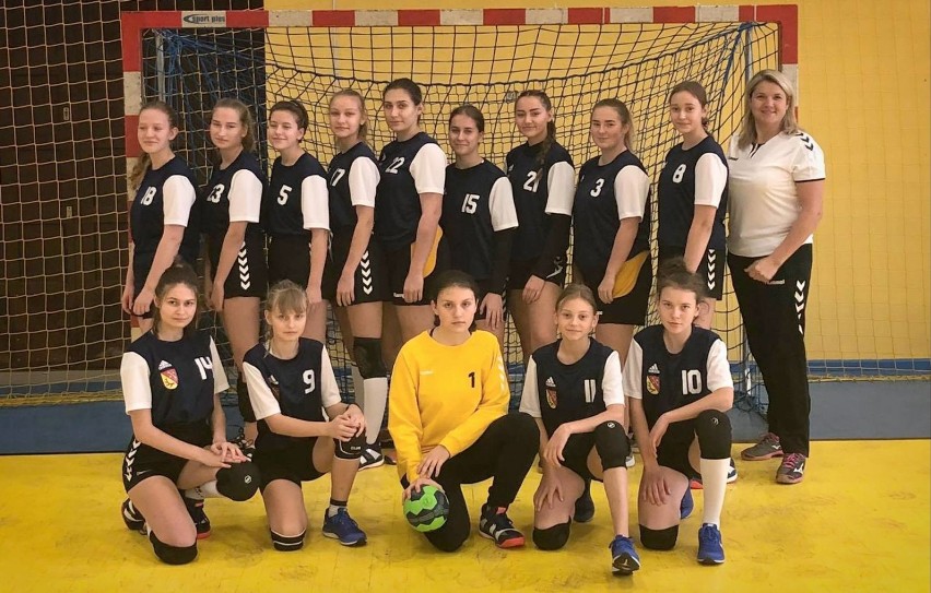 Piłkarki ręczne Sokoła Żary przegrały swój pierwszy mecz w Lubskiej Lidze Juniorek Młodszych