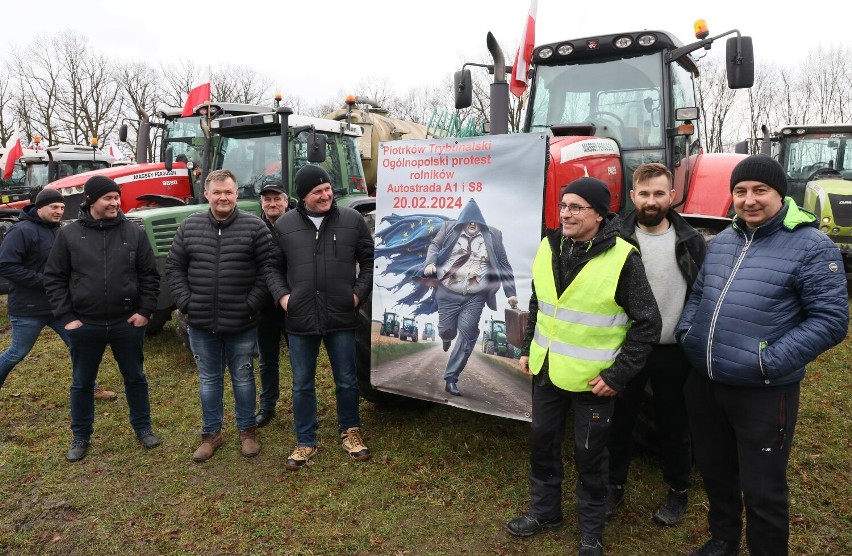 Protest rolników w Piotrkowie, 500 traktorów blokuje węzeł...