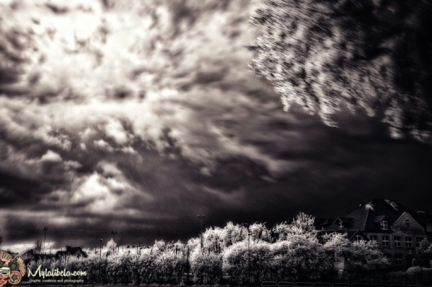 Archiwalne zdjęcie prezentujące burzę pod Gdańskiem, obrobione komputerowo przez naszego czytelnika