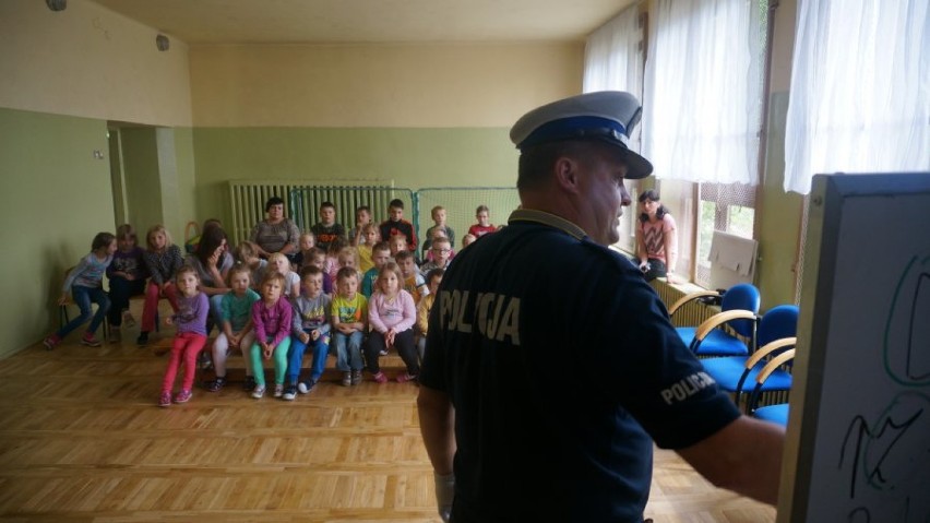 Policjanci z wizytą w przedszkolu w Kuźnicy Starej [ZDJĘCIA]