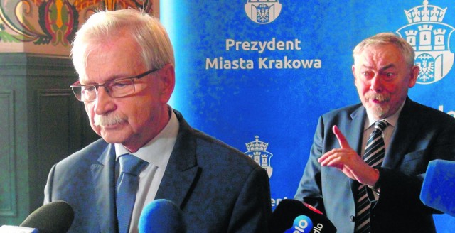 Tadeusz Trzmiel (po lewej) był jedynym wiceprezydentem, który „przetrwał” wszystkie cztery kadencje prof. Majchrowskiego