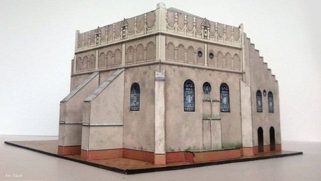 Kartonowy model Starej Synagogi w Przemyślu. Obecnie już nieistniejącej.
