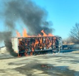 Pożar naczepy samochodu ciężarowego w Skarbimierzu Osiedlu