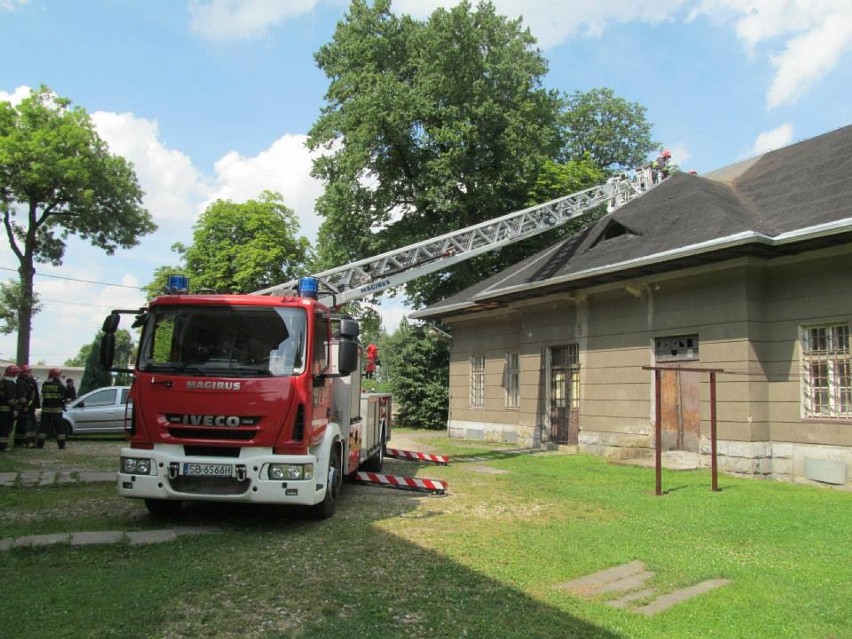 Pożar dworca PKP w Czechowicach-Dziedzicach Południowych. Spłonął fragment dachu