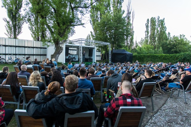 Outdoor Comedy Sucks? w Iskrze Pole Mokotowskie. Kolejny wieczorny stand-up [ZDJĘCIA]

Zobaczcie też: Klockownia. 100 tysięcy klocków dla dużych i małych pasjonatów twórczej zabawy