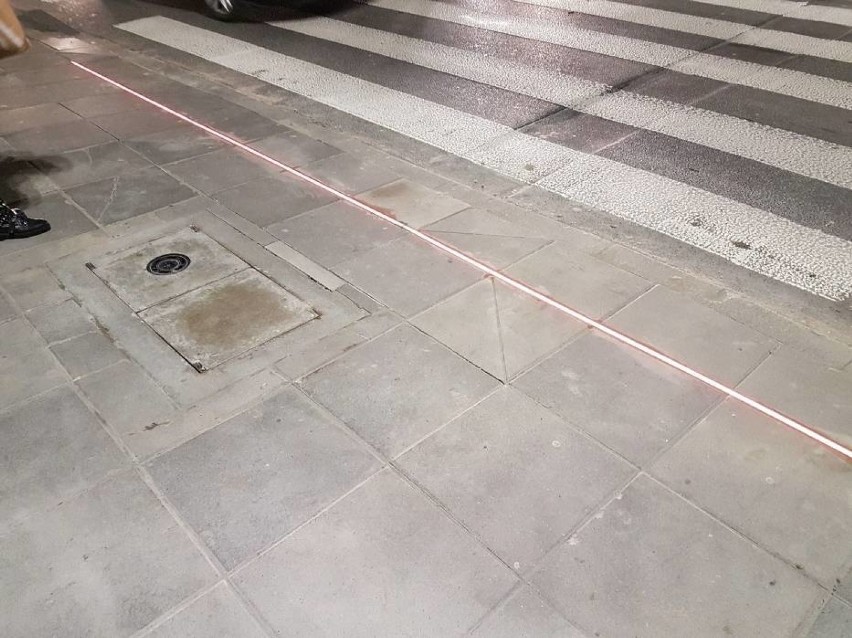 Listwy LED przy przejściach dla pieszych. Czy pojawią się również w Krakowie?