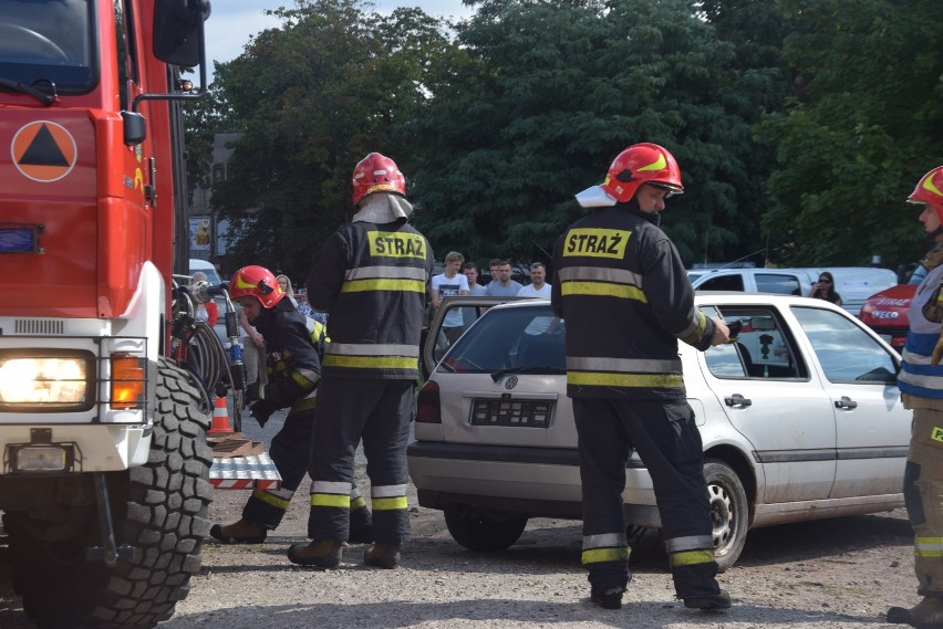 Mikołów: Pokaz wydobywania poszkodowanego zakleszczonego w...