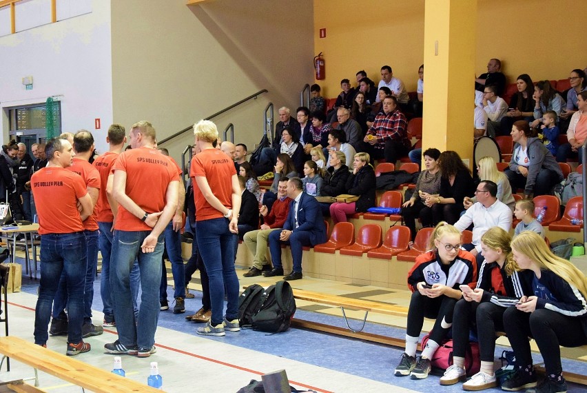 Siatkówka: Dwa zespoły Volley Piła stoczyły ze sobą pojedynek w pilskim finale Mistrzostw Wielkopolski Juniorek. Zobaczcie zdjęcia