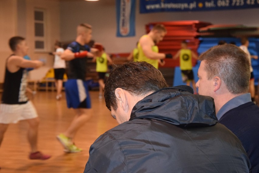 BOKS: Na sali przy ulicy Sportowej w Krotoszynie treningowi młodych bokserów przyglądał się... Andrzej Gołota [ZDJĘCIA + FILM]