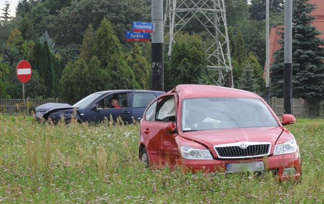 W wypadku na rondzie Sybiraków 10 sierpnia została ranna jedna osoba.